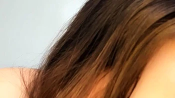 Masturbating solo babe loves her toys