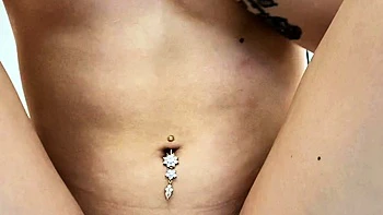 Amateur Webcam Cute Teen Plays Solo with Big Dildo