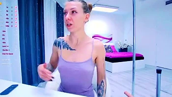 Lovely Amateur teen brunette masturbating outdoor