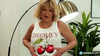 Elara Elis, 62, wants you to enjoy her fine, fuckable ass and mature pussy