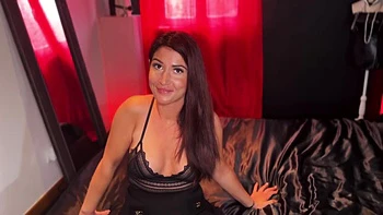 Luna, 30 years old, makeup artist! - Jacquie et Michel TV