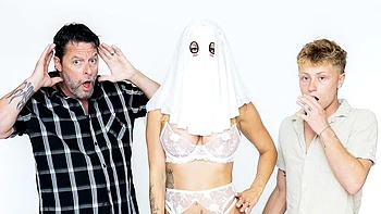 Blonde hottie with big boobs Andi Avalon rammed by two men