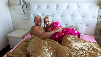 Blonde doll with big boobs Jessie Ames is enjoying quick dick-riding