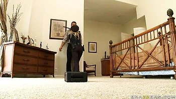 Glamorous busty blonde Madison Ivy deepthroats like a pro