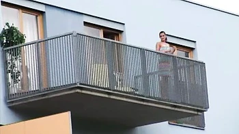 Skinny fit model with good bottom Sunny Jay likes anal penetration