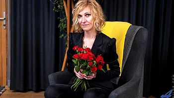 Matute blonde with wet hole Peggy touches her hungry crack