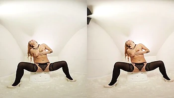 Stunner Daphne Klyde's virtual action