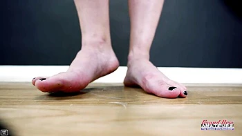 Inveigling girlfriend's curvy sex