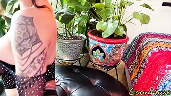 GoonMuse - clit rubbing video