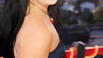 Mr Lucky Life - romantic scene