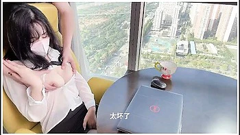 清纯秘书为升职加薪主动献身老板落地窗前被爆操内射 看桃桃完整版视频请关注推特入群哦