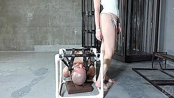 Japanese Mistress Hard Facesitting And Face Trample