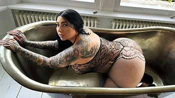 Big Booty Eglish PAWG Maddison Black Loves Black Cock