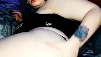 Sexy hottie Anetta Keys enjoys a solo toy masturbation