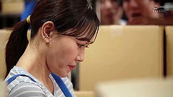 A -time Warehouse Worker Who Works As A Side Husband - This Plain Housewife Will Serve You For The Minimum Wage Of 951 Yen... Momos Marina