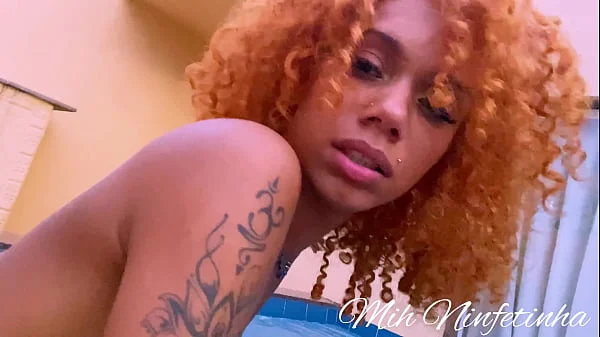 Aquele safado pauzudo me levou pra piscina do hotel e de repente estava com meu cuzinho piscando querendo dar pra ele | DelonSafadoRj