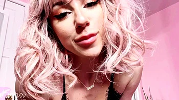 Close up blonde fucked and fingered in her pussy