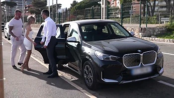 Julie receives a sulphurous gift... - Jacquie et Michel TV