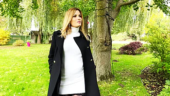 Rose, 22 years old, sublime hostess! - Jacquie et Michel TV