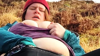 Amateur hottie solo masturbation