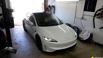 Kiki King - Kiki Pays The Mechanic With A Taste Of Taiwan