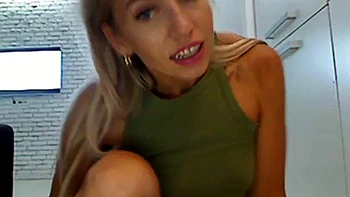 Blonde webcam chat: Amateur  Fansly Porn