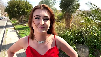 Polly, 28 years old, pole dancing and lesbian games for the naughty girl from Aix-en-Provence! - Jacquie et Michel TV