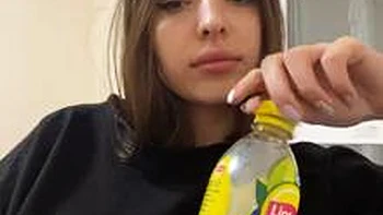 Amateur Babe Exposes Herself Publicly