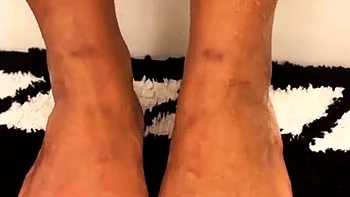 Amateur hottie solo masturbation