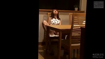 00968,A beautiful woman who feels