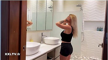 Solo In The Shower - Margot Dulac