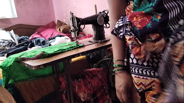 देसी भाभी को सिलाई करते समय अंकल ने चोदा