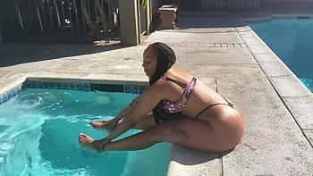 New Neighbor Pool Smash