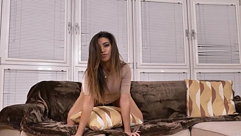 A nice ass girl plays with her pussy wearing sexy stockings