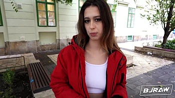 Gets Messy - Mia De Vil And Romeo Mancini