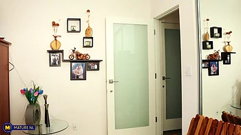 Carter Cruise Has Her First Lesbian Adventure With Her Blonde Stepmom Tara Holiday