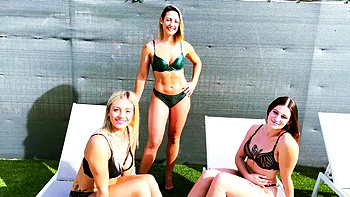 Katy had spotted Miss Alice Wild and Pam... - Jacquie et Michel TV