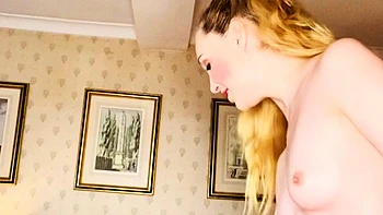 amateur blonde solo webcam