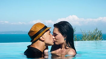 Leanne Lace seduced the man by the pool peaches