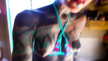 Tattooed hottie Anuskatzz has fun in the RV