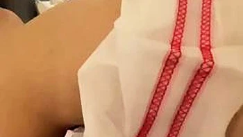 Amatrice asiatique suce profondément en cam