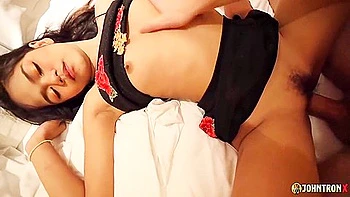 My Tiny Amateur Thai Girlfriend Loves To Bounce And Get Fucked Deep