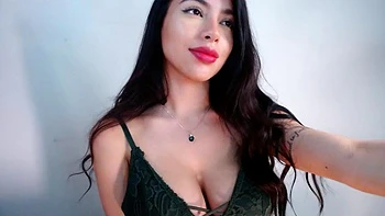 Amateur morena tetona provocando sola