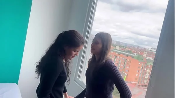 A mi compañera de trabajo le encanta follar en público parte #1