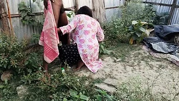 Desi Bhabhi Outdoor Sex with Big Tits and Big Ass - Indian Aunty Fucked