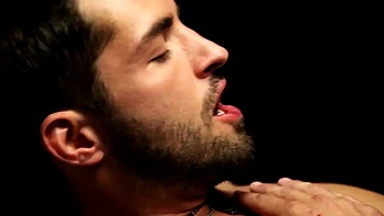 Три бикини с большими сиськами: минет и догги