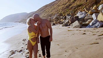 Hot couple Natalia Starr and Johnny Sins enjoy sex on beach