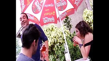 Французская сучка Эми Руссо в анале с большим членом втроём