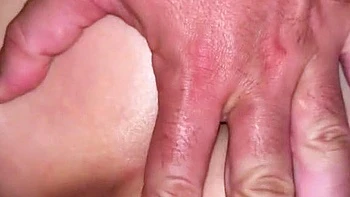 Amadora morena com bunda apertada fodida doggy