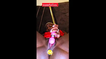 Ebony amateur masturbándose en primer plano